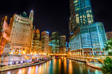 Night in Chicago River © ManuelHurtado