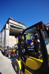Naklejka premium transport logistique - déchargement de camion