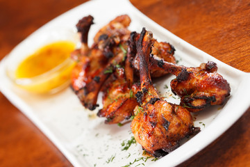 Chicken wings with sauce