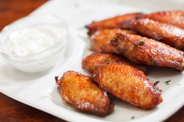 Chicken wings with sauce