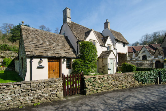 English typical house in Castle Combe