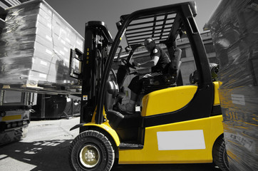 transport logistique - déchargement de camion