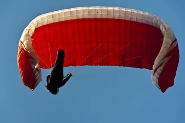 Keuken foto achterwand Luchtsport parachute zweefvliegtuig in de lucht