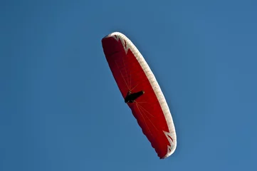 Abwaschbare Fototapete Luftsport Fallschirmgleiter am Himmel