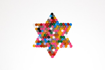 farbiger Stern aus Bügelperlen / Kinderbastelei