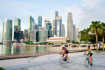 Naklejka premium Jazda na rowerze w Singapurze