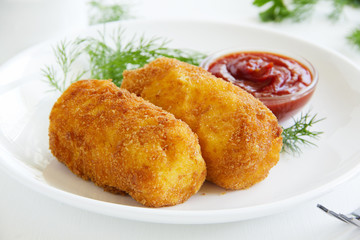 Potato croquettes with mozzarella.