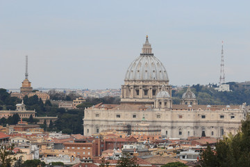 Fototapeta na wymiar the Cupolone and Vatican city's antenna