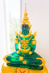 Obraz premium Emerald Buddha in Pagoda of Tha Ton Temple, Thailand.