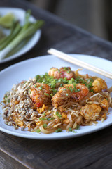 shrimp and noodle fried with vegetable on wooden table