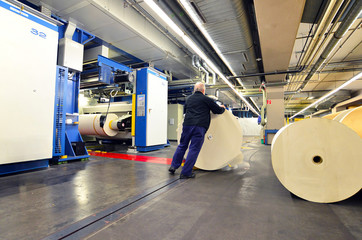 Papierrollen in Druckerei // rolls of paper in printing house