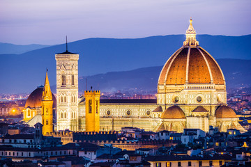 Fototapeta na wymiar Florencja, kopuła katedry i Brunelleschi