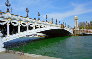 Obraz premium Pont Alexandre trois à Paris