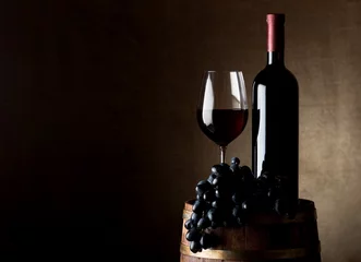 Foto op Canvas Sappige druif en wijn met vat © Givaga