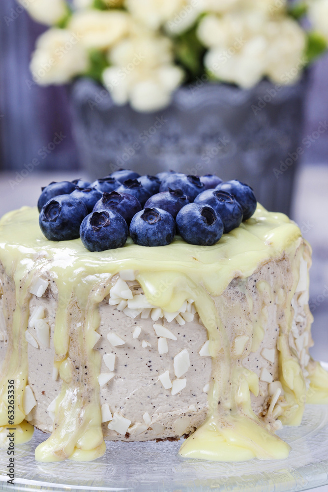 Wall mural Vanilla cake decorated with blueberries