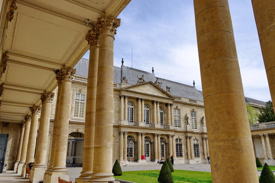 Colonnes de pierre, Archives Nationales, Paris, France