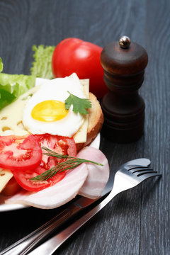 Fried Eggs With Tomatoes