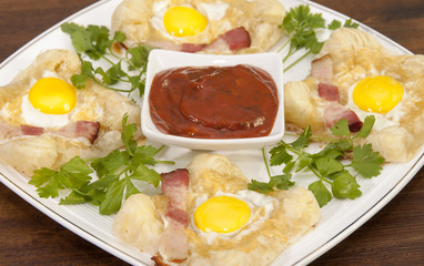   Sandwich with quail egg and ham on the puff pastry.