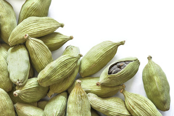 Green cardamon pods
