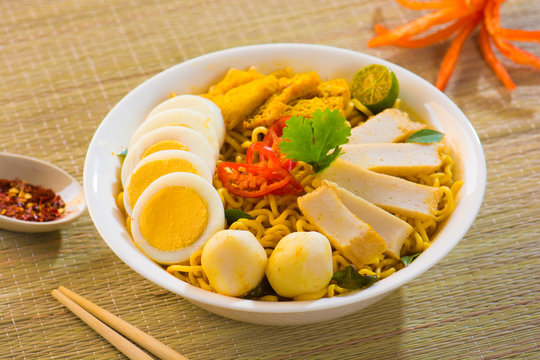 thai curry noodles with background