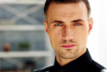 Obraz premium Closeup portrait of a confident businessman