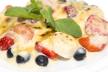 berries in cream sauce