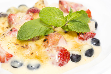 berries in cream sauce