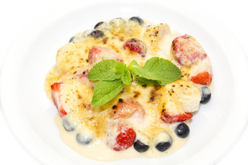 berries in cream sauce
