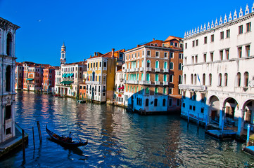 Fototapeta na wymiar Piękna woda ulicy - Canal Grande w Wenecji, Włochy