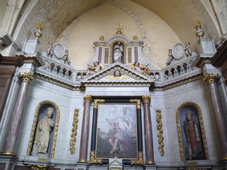 Fototapeta na wymiar intérieur d'église