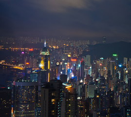 Obraz premium Hong Kong island photographed from Victoria's Peak at night