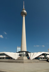 Obraz premium Turm und Hotel