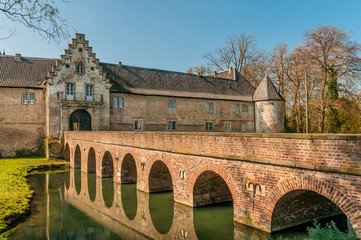 2921 Brücke zum Torhaus