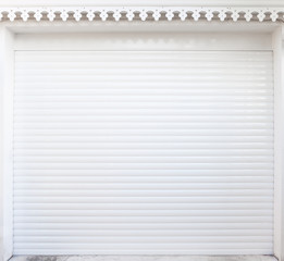 volet roulant aluminium fermé, porte de garage