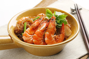shrimp cooking with bean noodle in Thai style