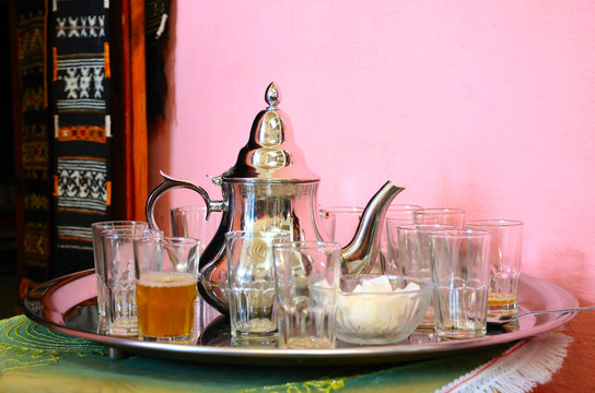 Traditional moroccan green tea