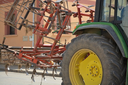 arado en un tractor