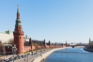 Obraz premium Kremlin Embankment and Moskva River in Moscow