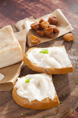 Bread with lard and cracklings.