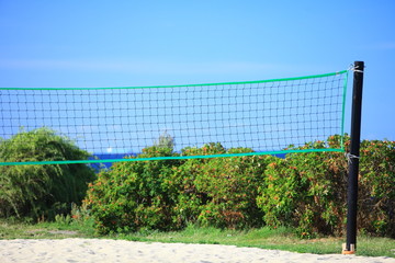 Fototapeta premium volleyball green net and playing court outdoor