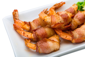 Shrimps in bacon