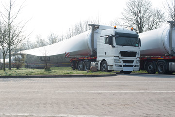 Schwertransport: Windflügel Transport