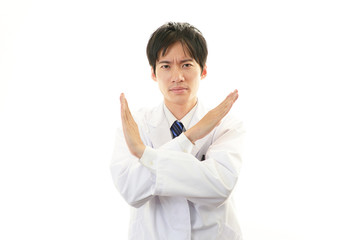 疲れた表情の医師