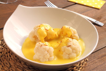 Steamed cauliflower in yellow sauce