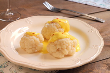 Steamed cauliflower in yellow sauce