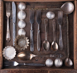 Old cutlery in a wooden box.