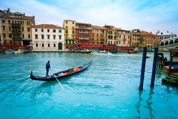 Fototapeta na wymiar Gondolier in gondolla in Venice