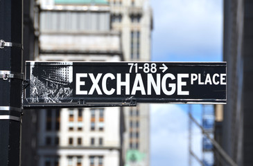 Obraz premium Exchange Place sign on the street of New York City