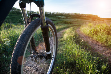 Obraz na płótnie Canvas jazda rowerem w lecie