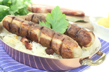 Brawurst mit Sauerkraut und Kartoffeln